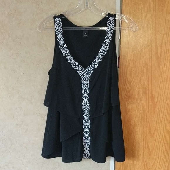 White House Black Market Tops - White House Black Market black tank top medium